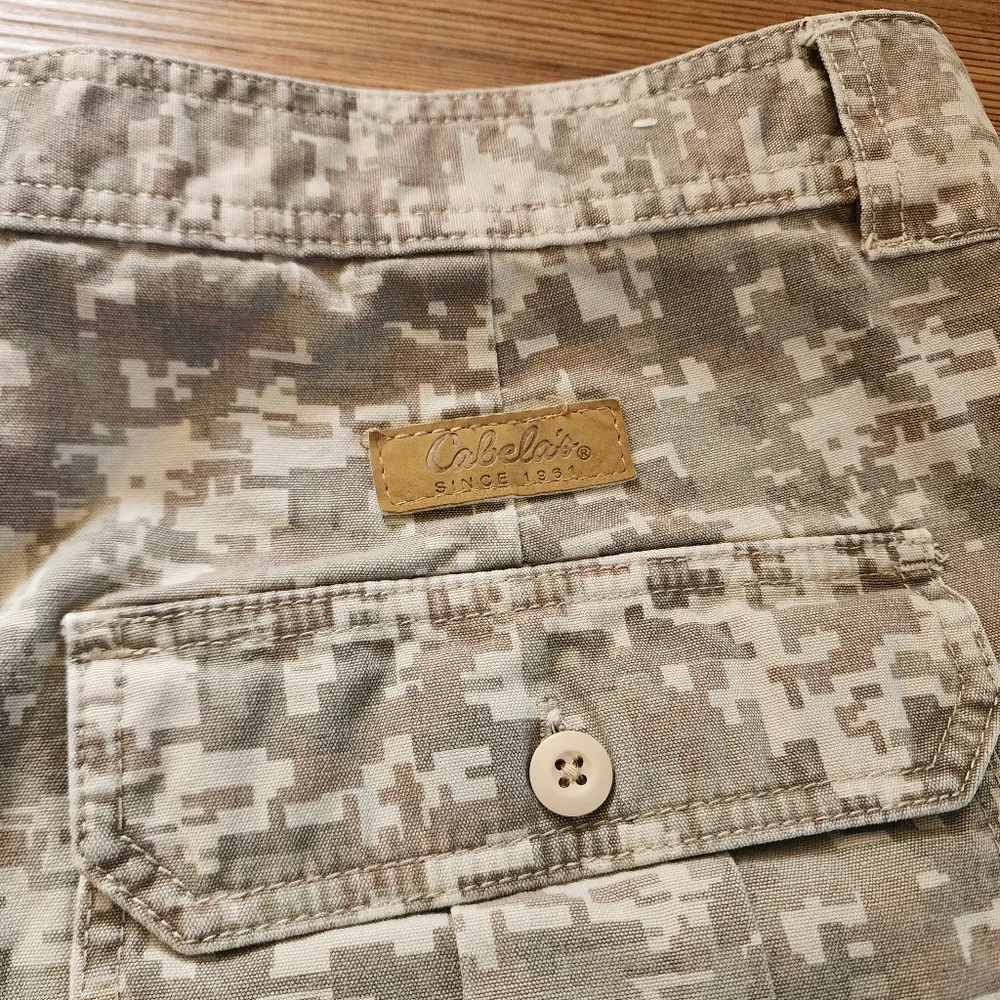 Cabela's Cargo Shorts Mens 42 Digital Camo 7 Pocket Hiker